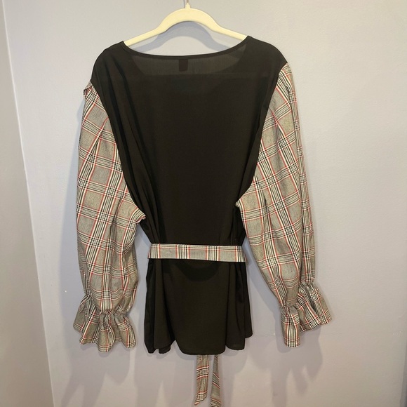 SHEIN Black and Tan Tie‎ Front Ruffled Blouse - Picture 4 of 6